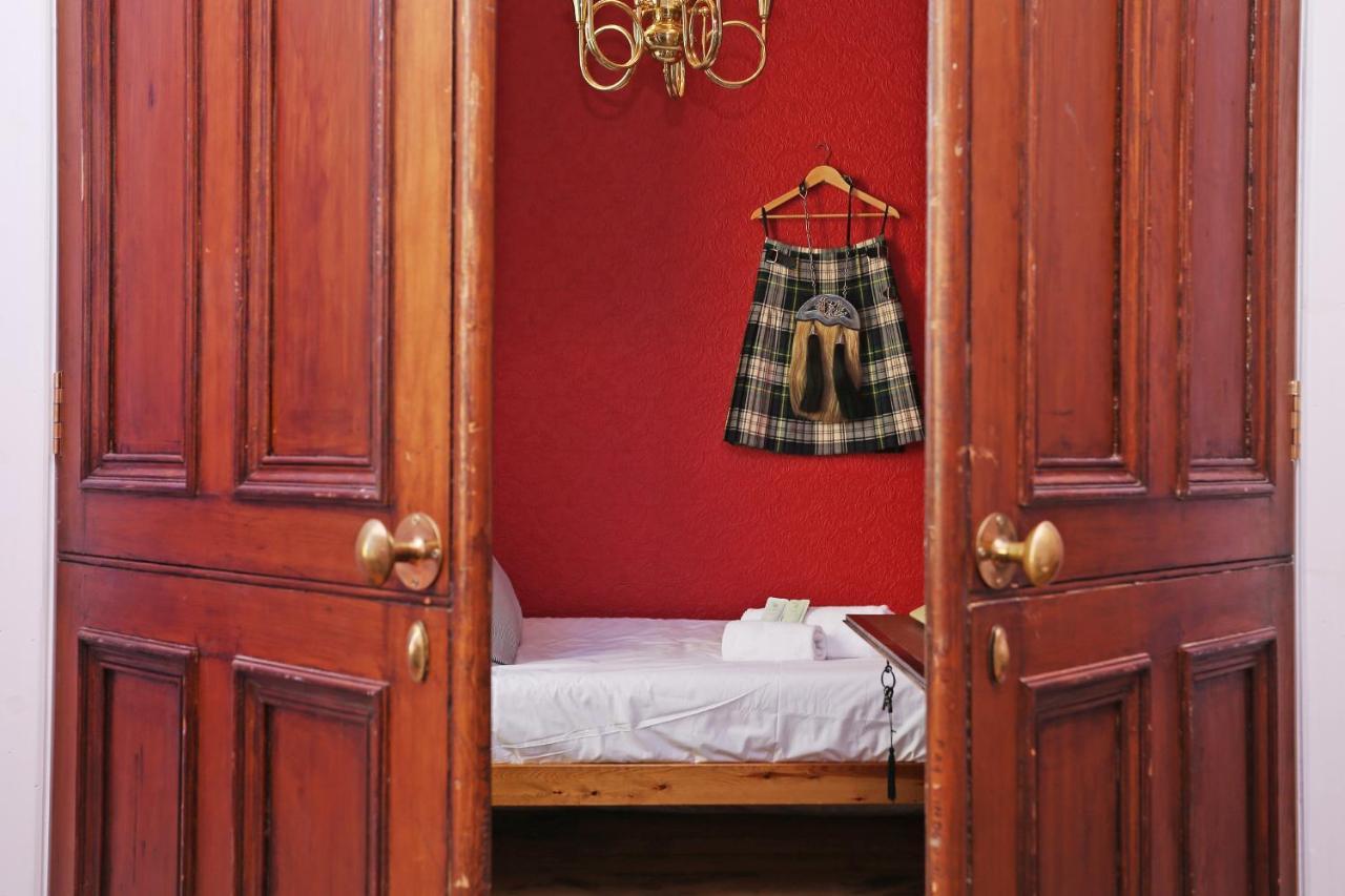 Joivy Iconic Colorful Home On The Royal Mile إدنبرة المظهر الخارجي الصورة