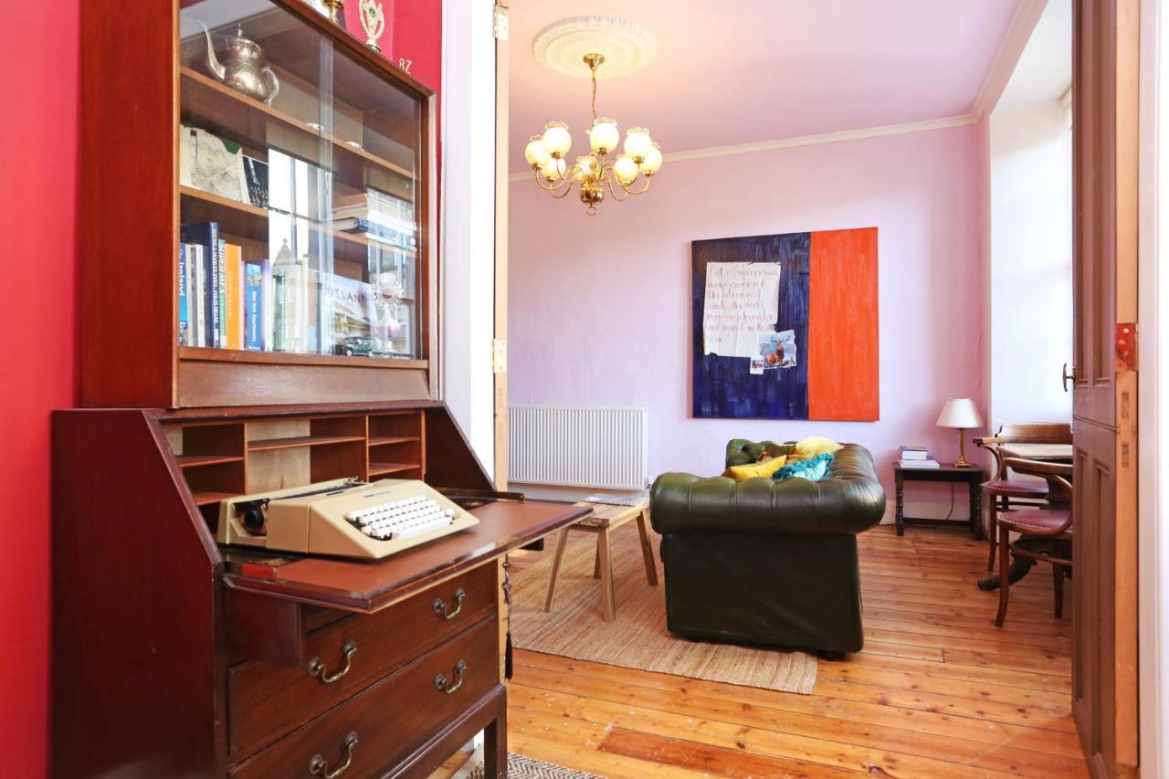 Joivy Iconic Colorful Home On The Royal Mile إدنبرة المظهر الخارجي الصورة